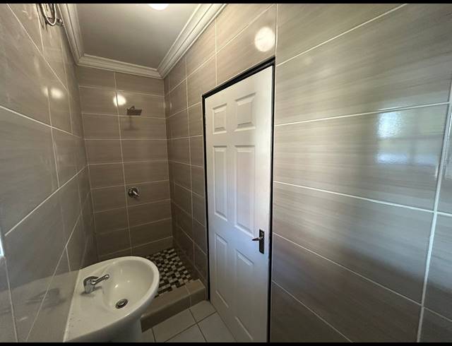 1 BEDROOM FLAT TO LET IN BEDWORTH PARK